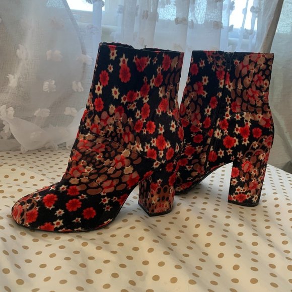 Urban Outfitters Shoes - Urban Outfitters Women's Floral Ankle Boots Size 8